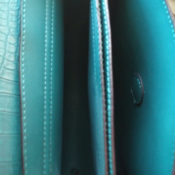 Guess Green Bag - Picture 9 of 12